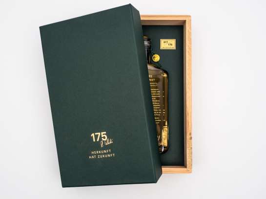 Rheinpack - Vollkarton Verpackungen - Verkaufsverpackungen - Promotionsverpackungen - Süsswarenverpackungen - Geschenkverpackungen - Wellkarton Verpackungen - Graukarton Verpackungen - Stulpdeckelschachel - Klappdeckelschachteln - Archivschachteln - Lagerschachteln - Faltschachteln - Gitterfachstege - Kantenschoner - Rillbox - Ritzbox - Überzogene Verpackungen - RheinDesign - Rohkartonage - Geschenkverpackungen B2B - CAD Verpackungsentwicklung - Beratung Kartonverpackung - Konzeption Kartonverpackung - Produktion Kartonverpackung - Prägedruck Kartonverpackung - Papira® - Papira® Hohlwand Verpackungen - Papira® Schieber Verpackungen - Papira® Eclipse - Papira® Mini Selection - Beutel Verpackung - Schokotafel Verpackung - Papira® LOVE - Rheinpack GmbH: Ihr Partner für Verpackungen aus Karton - von der Konzeption bis zur Realisierung! Rheinpack - Solid cardboard packaging - Sales packaging - Promotional packaging - Confectionery packaging - Gift packaging - Corrugated cardboard packaging - Grey cardboard packaging - Hinged lid boxes - Folding cartons - Archive boxes - Storage boxes - Folding boxes - Grid partition inserts - Edge protectors - Crease box - Score box - Coated packaging - RheinDesign - Raw cardboard packaging - B2B gift packaging - CAD packaging development - Cardboard packaging consultation - Cardboard packaging concept - Cardboard packaging production - Embossed printing cardboard packaging - Papira® - Papira® Hollow wall packaging - Papira® Slider packaging - Papira® Eclipse - Papira® Mini Selection - Bag packaging - Chocolate bar packaging - Papira® LOVE - Rheinpack GmbH: Your partner for cardboard packaging - from concept to realization!