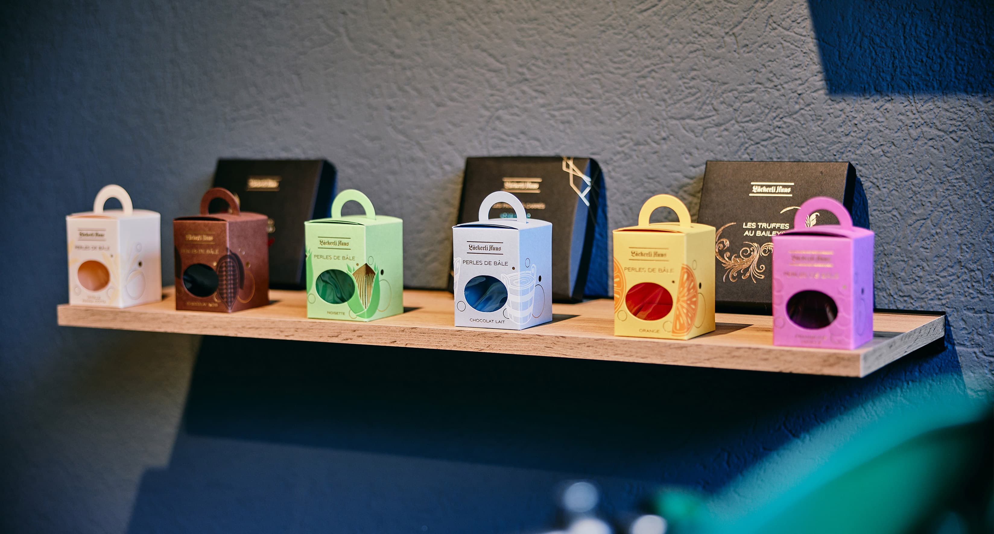 Rheinpack - Vollkarton Verpackungen - Verkaufsverpackungen - Promotionsverpackungen - Süsswarenverpackungen - Geschenkverpackungen - Wellkarton Verpackungen - Graukarton Verpackungen - Stulpdeckelschachel - Klappdeckelschachteln - Archivschachteln - Lagerschachteln - Faltschachteln - Gitterfachstege - Kantenschoner - Rillbox - Ritzbox - Überzogene Verpackungen - RheinDesign - Rohkartonage - Geschenkverpackungen B2B - CAD Verpackungsentwicklung - Beratung Kartonverpackung - Konzeption Kartonverpackung - Produktion Kartonverpackung - Prägedruck Kartonverpackung - Papira® - Papira® Hohlwand Verpackungen - Papira® Schieber Verpackungen - Papira® Eclipse - Papira® Mini Selection - Beutel Verpackung - Schokotafel Verpackung - Papira® LOVE - Rheinpack GmbH: Ihr Partner für Verpackungen aus Karton - von der Konzeption bis zur Realisierung! Rheinpack - Solid cardboard packaging - Sales packaging - Promotional packaging - Confectionery packaging - Gift packaging - Corrugated cardboard packaging - Grey cardboard packaging - Hinged lid boxes - Folding cartons - Archive boxes - Storage boxes - Folding boxes - Grid partition inserts - Edge protectors - Crease box - Score box - Coated packaging - RheinDesign - Raw cardboard packaging - B2B gift packaging - CAD packaging development - Cardboard packaging consultation - Cardboard packaging concept - Cardboard packaging production - Embossed printing cardboard packaging - Papira® - Papira® Hollow wall packaging - Papira® Slider packaging - Papira® Eclipse - Papira® Mini Selection - Bag packaging - Chocolate bar packaging - Papira® LOVE - Rheinpack GmbH: Your partner for cardboard packaging - from concept to realization!